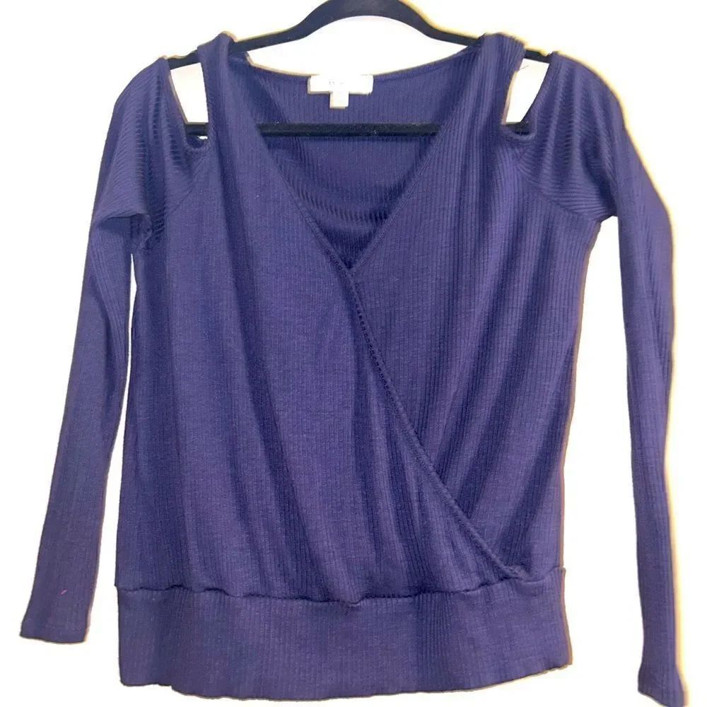 Cold shoulder v neck baby blouse size meduim